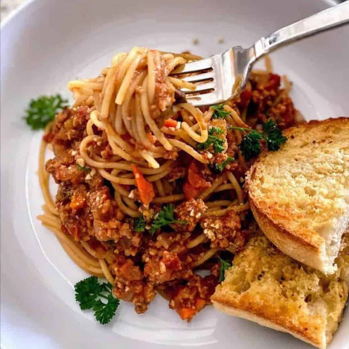 Vegan Bolognese Magic: Creamy Lentils & Veggies for Family Comfort